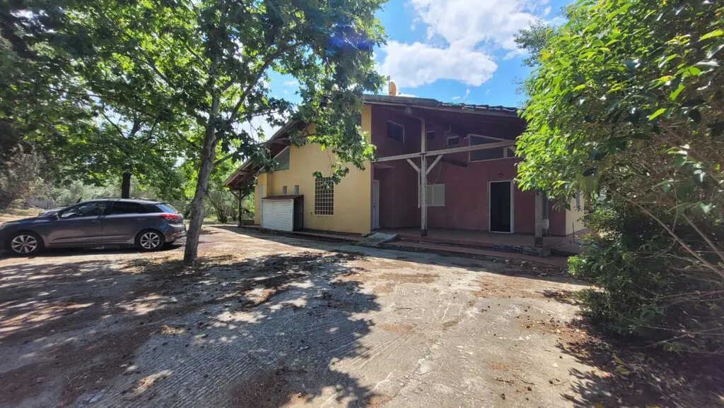 Detached House Of 360 M² In The Suburbs Of Thessaloniki