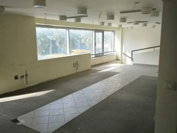 Building In Nikaia, Greece (1.100 M²)