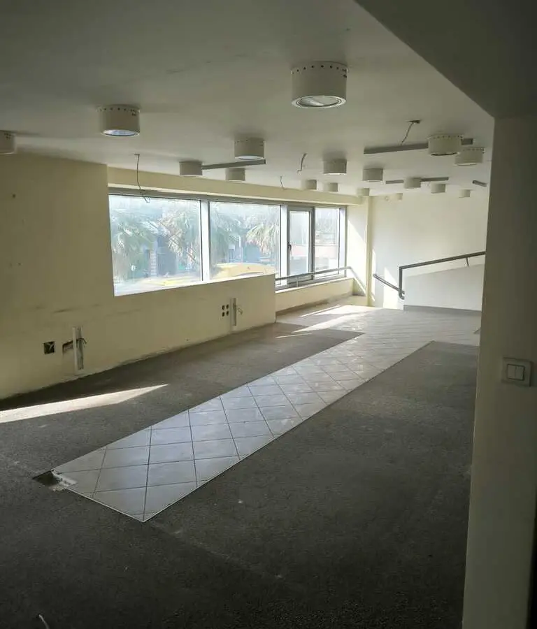 Building Of 1100 M² In Athens