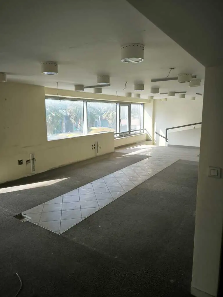 Building Of 1100 M² In Athens