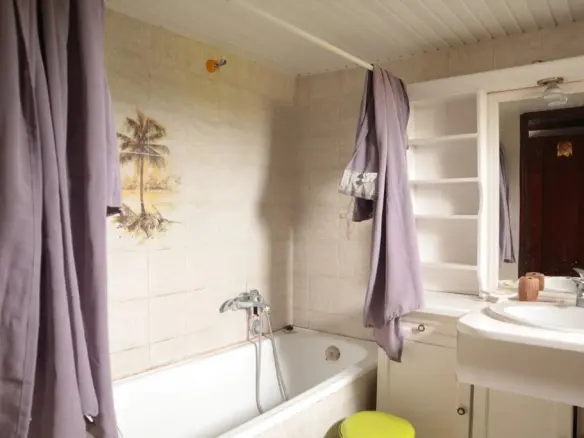 Detached House In Mikra, Greece (190 M²)
