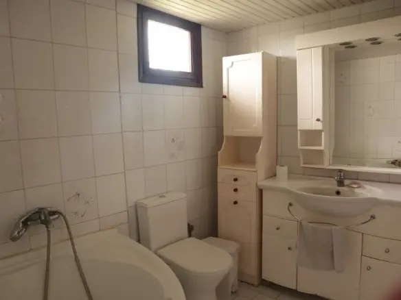 Detached House In Mikra, Greece (190 M²)