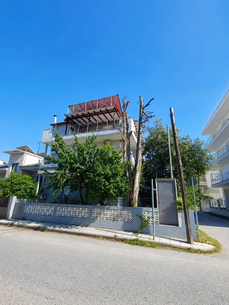 Building Of 310 M² In The Suburbs Of Thessaloniki