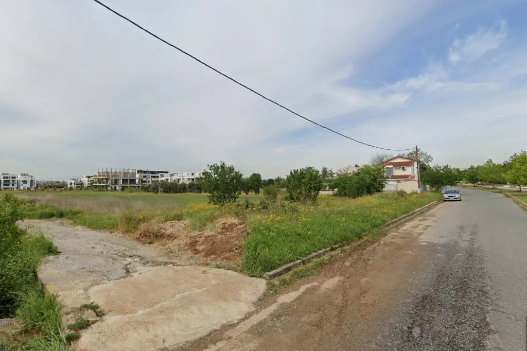 Land Of 400 M² In The Suburbs Of Thessaloniki