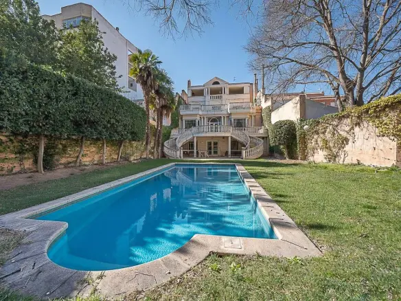 Villa Of 1317 M² In Almansa, Spain
