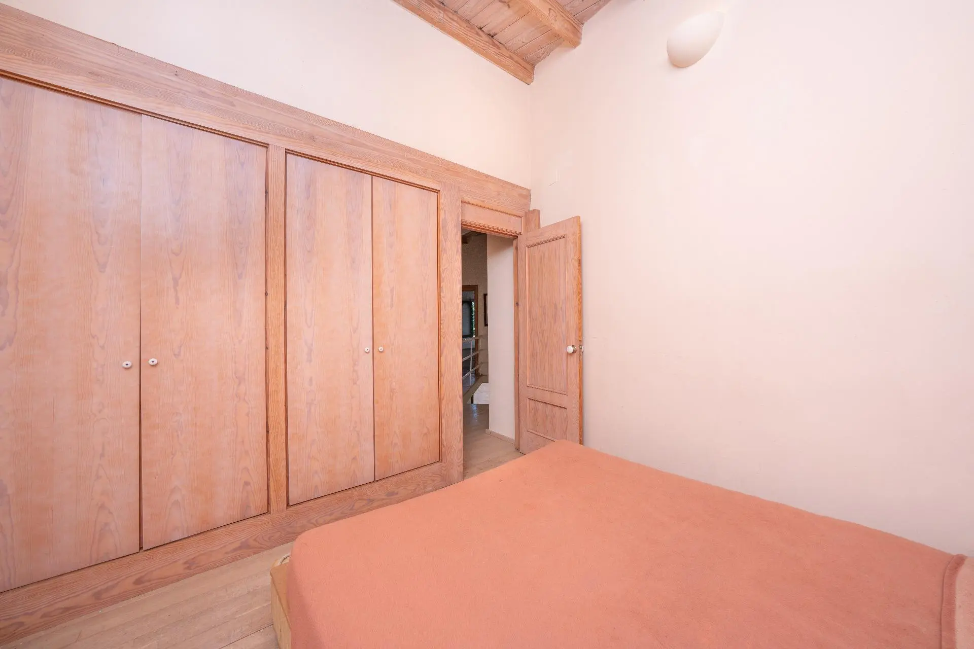 Villa Of 1317 M² In Almansa, Spain