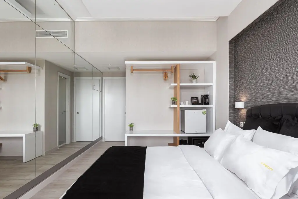 Hotel Of 2200 M² In Athens