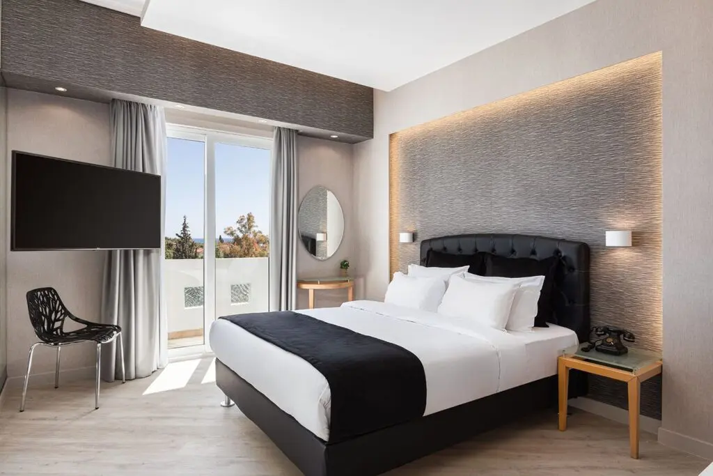 Hotel Of 2200 M² In Athens