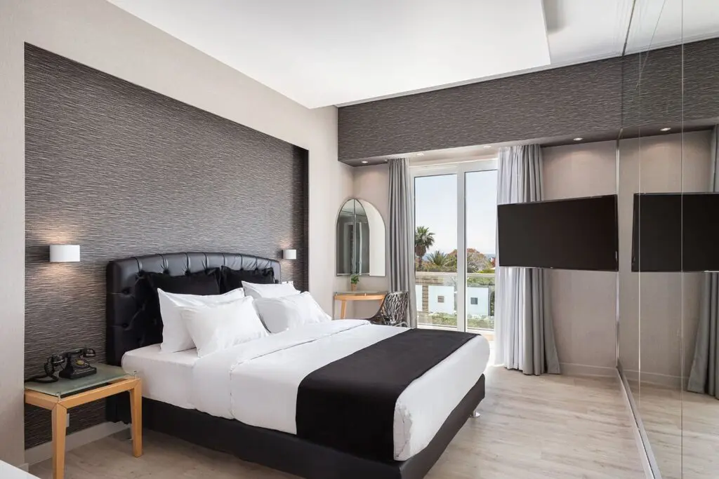 Hotel Of 2200 M² In Athens