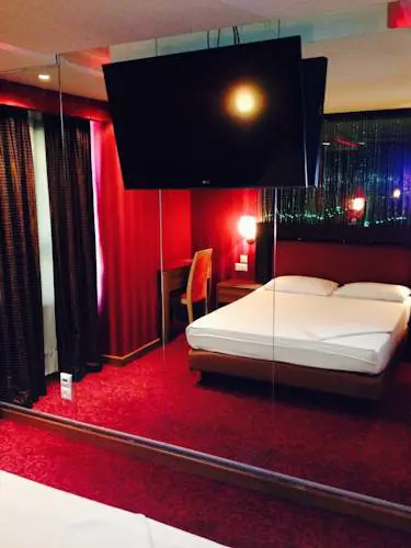 Hotel Of 4022 M² In Athens
