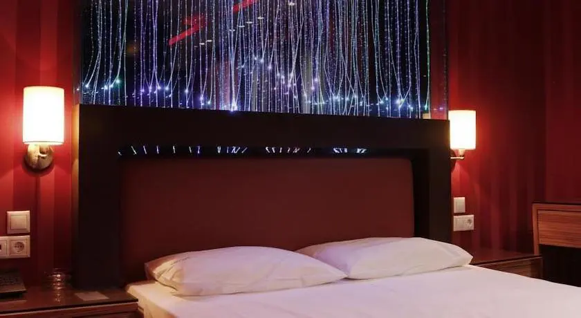 Hotel Of 4022 M² In Athens