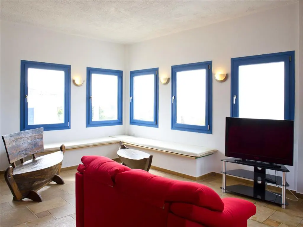 Commercial Property Of 370 M² In Cyclades