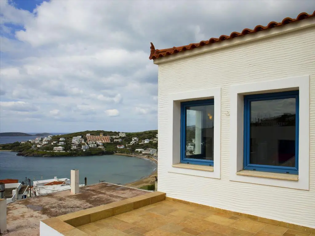Commercial Property Of 370 M² In Cyclades