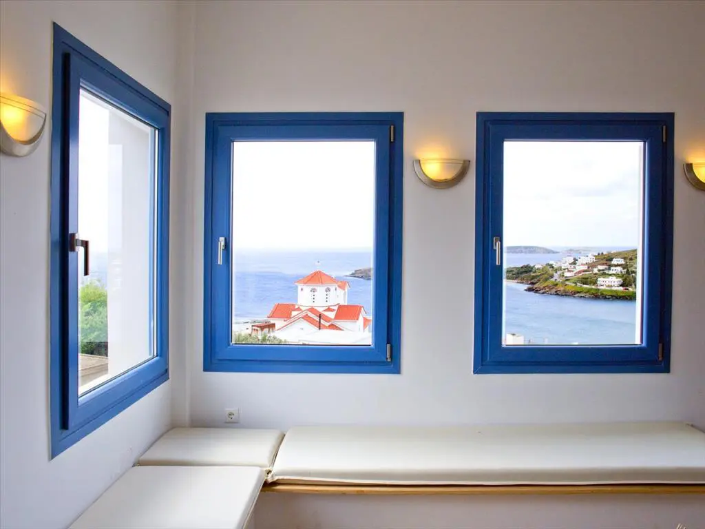 Commercial Property Of 370 M² In Cyclades