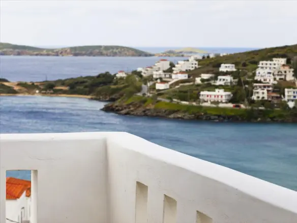 Commercial Property Of 370 M² In Cyclades