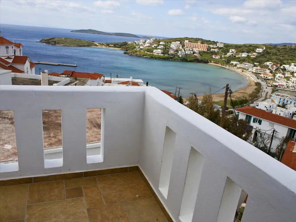 Commercial Property Of 370 M² In Cyclades