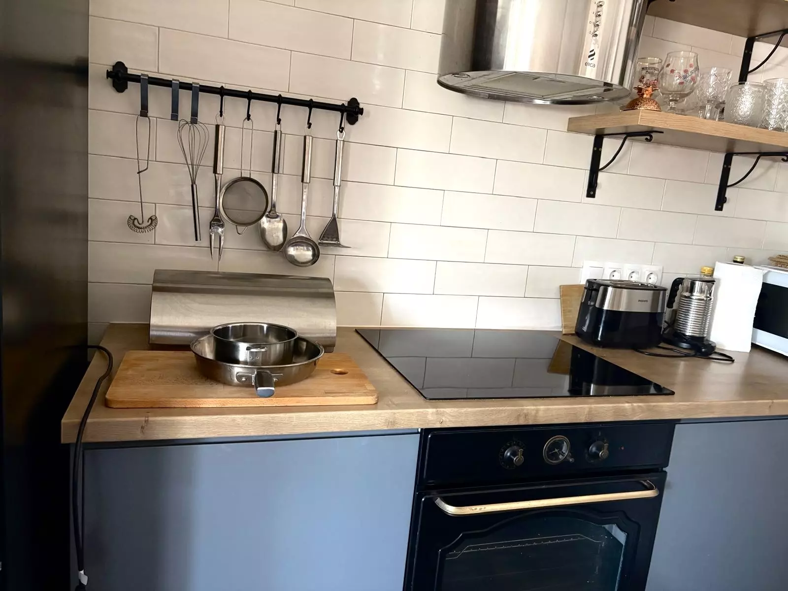 362000 Eur – Fully Renovated, Premium Apartment With The Buda Castle View For Sale In The Most Posh Area Of Budapest