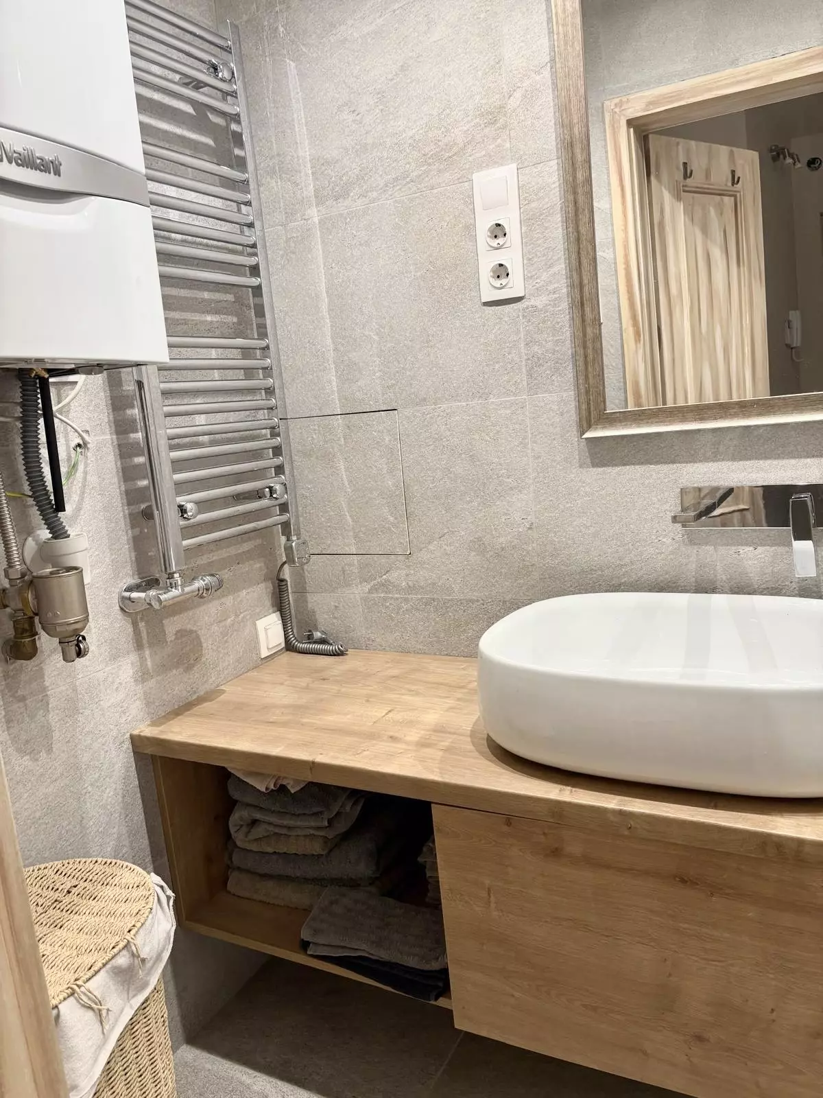 362000 Eur – Fully Renovated, Premium Apartment With The Buda Castle View For Sale In The Most Posh Area Of Budapest