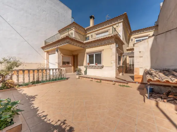 House Of 188 M² In Daya Nueva, Spain