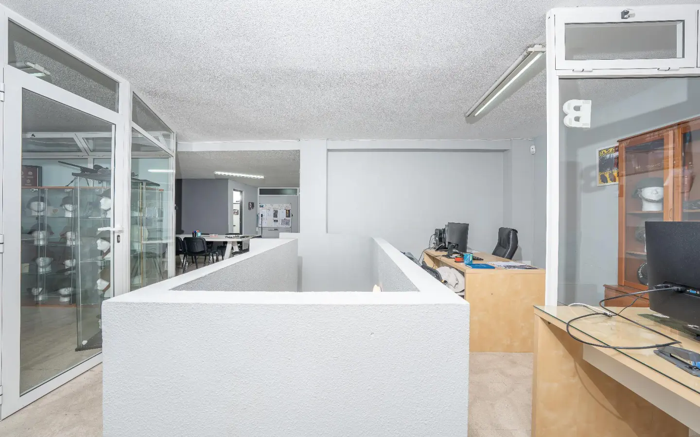 1-bedroom Commercial Unit In Alicante, Spain (105 M²)