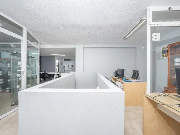 1-bedroom Commercial Unit In Alicante, Spain (105 M²)