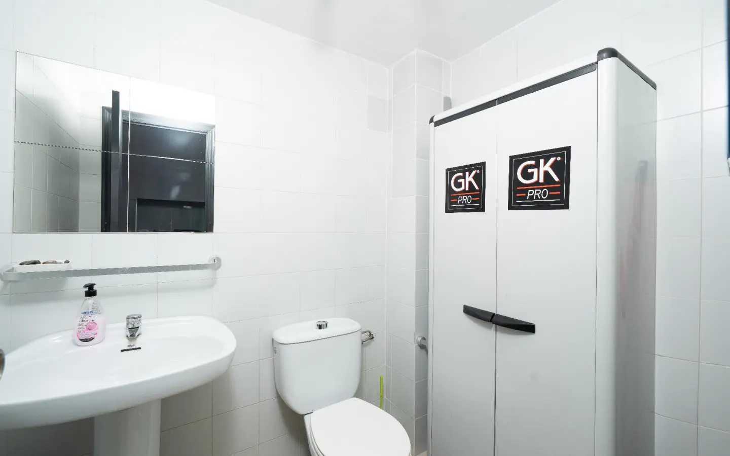 1-bedroom Commercial Unit In Alicante, Spain (105 M²)
