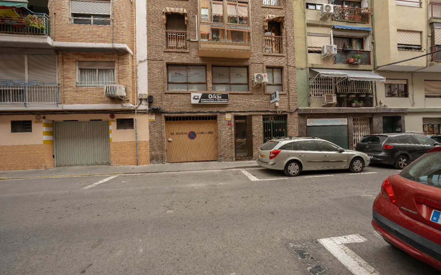 1-bedroom Commercial Unit In Alicante, Spain (105 M²)