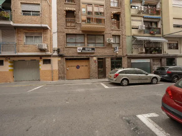 1-bedroom Commercial Unit In Alicante, Spain (105 M²)