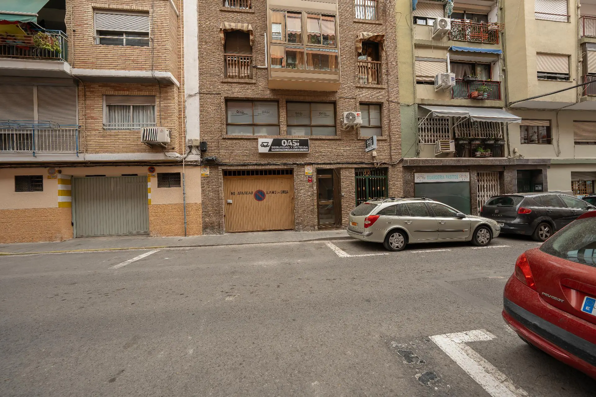 Commercial Unit Of 105 M² In Alicante, Spain