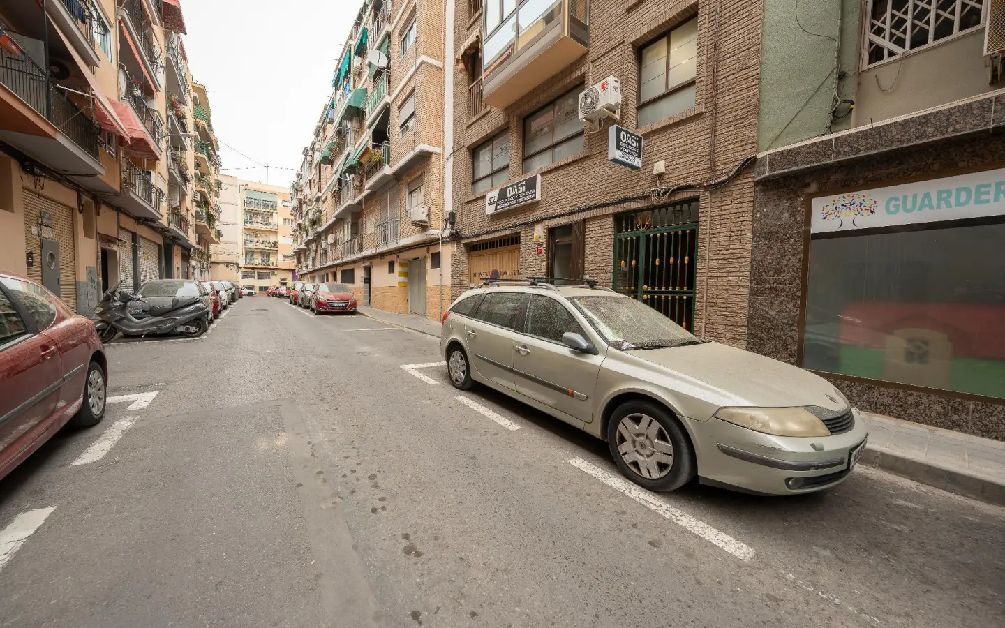 1-bedroom Commercial Unit In Alicante, Spain (105 M²)