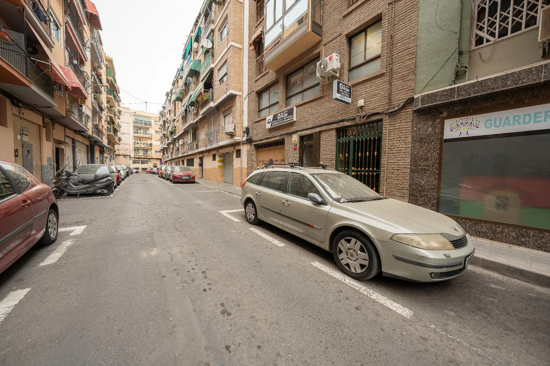 Commercial Unit Of 105 M² In Alicante, Spain