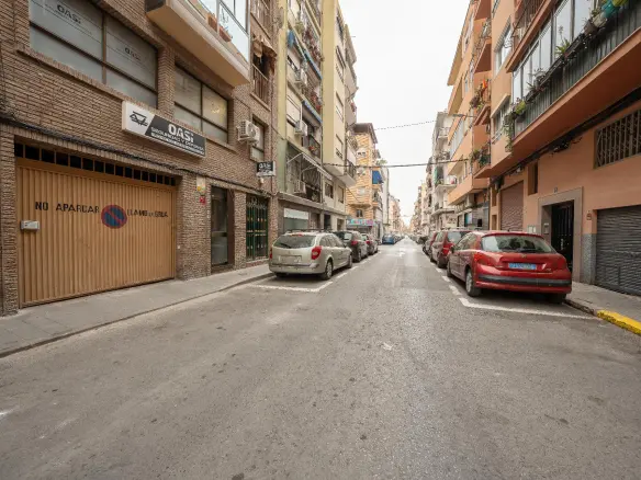 1-bedroom Commercial Unit In Alicante, Spain (105 M²)