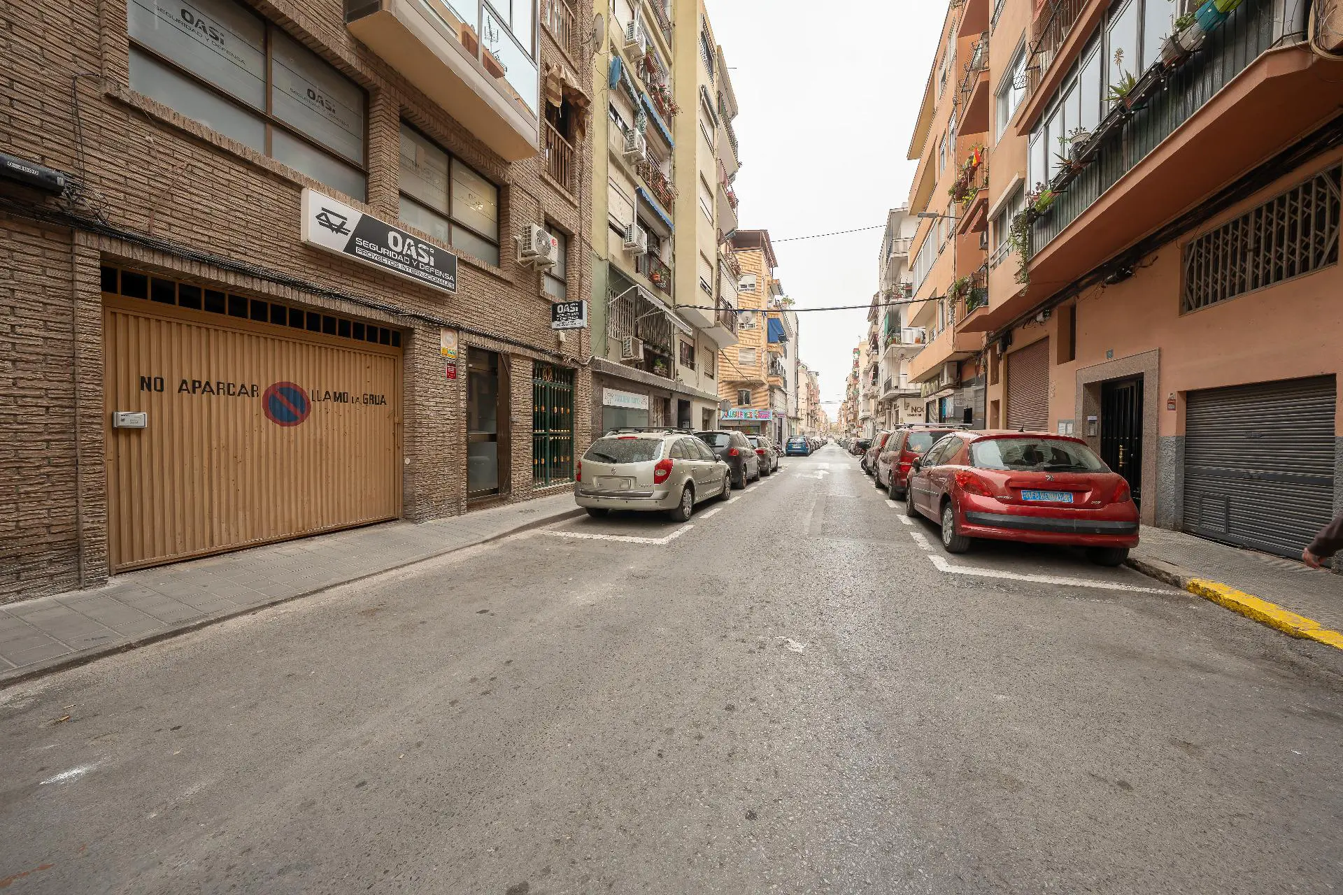 Commercial Unit Of 105 M² In Alicante, Spain