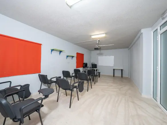 1-bedroom Commercial Unit In Alicante, Spain (105 M²)