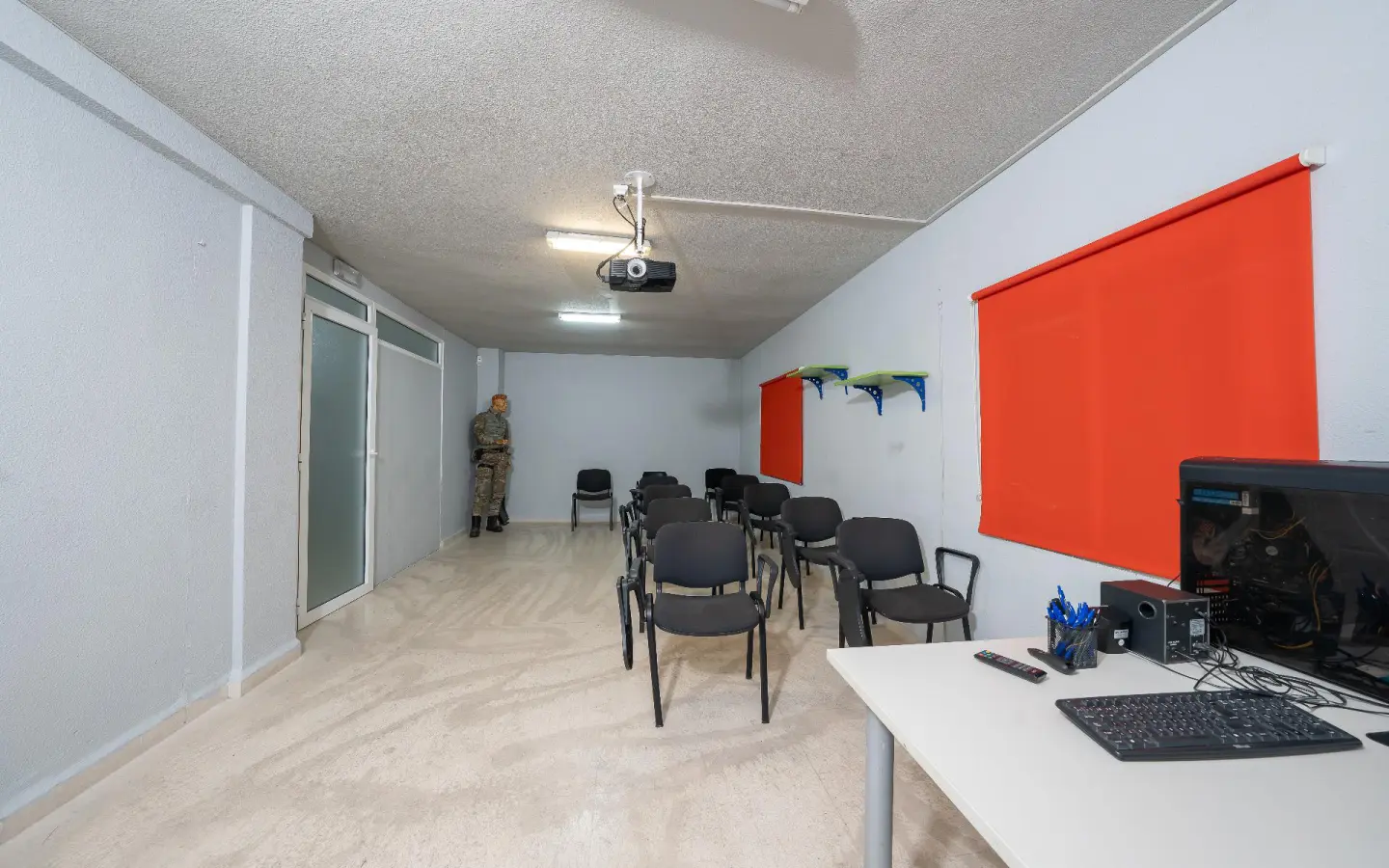 1-bedroom Commercial Unit In Alicante, Spain (105 M²)