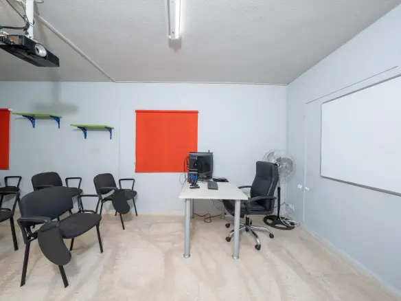 1-bedroom Commercial Unit In Alicante, Spain (105 M²)