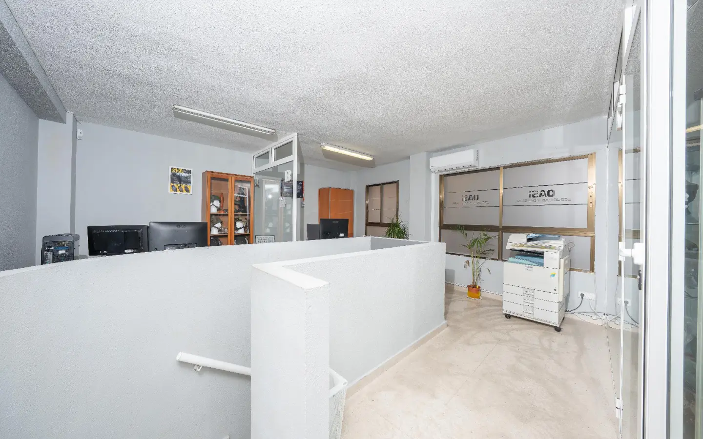 1-bedroom Commercial Unit In Alicante, Spain (105 M²)