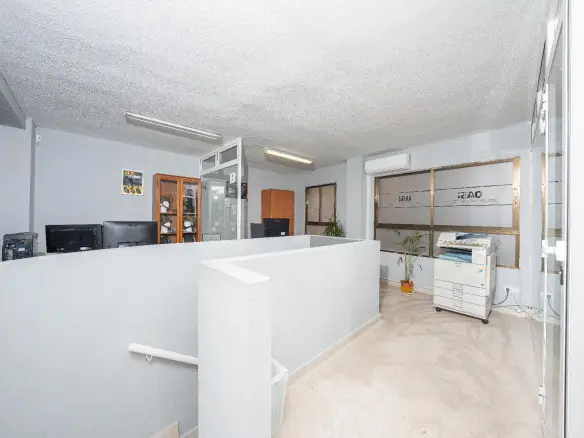 1-bedroom Commercial Unit In Alicante, Spain (105 M²)