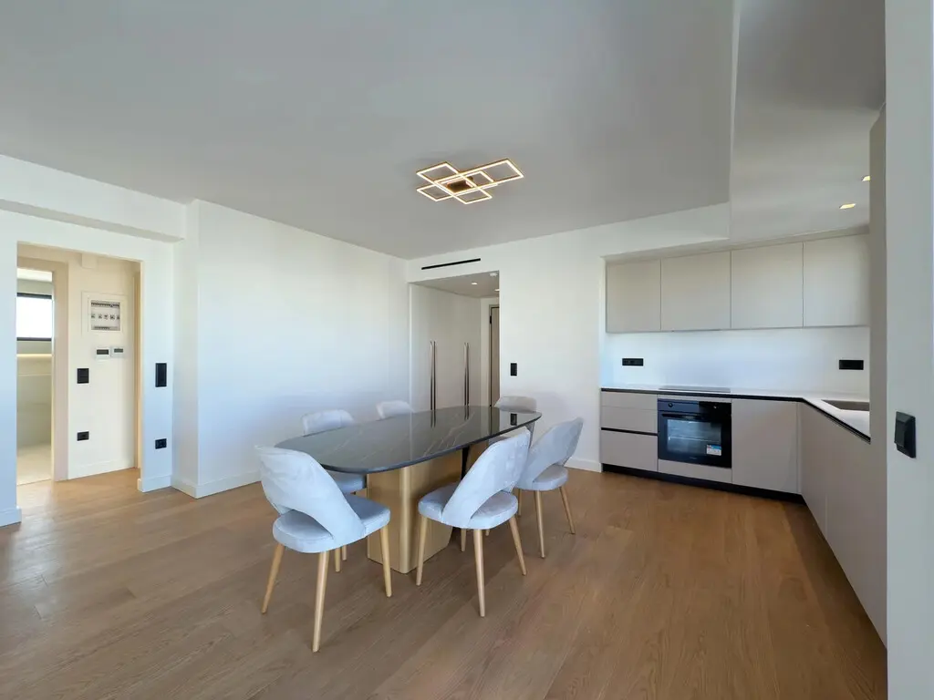Flat Of 95 M² In Athens