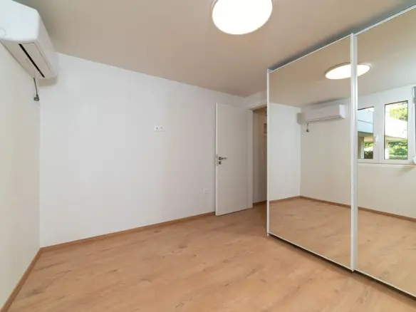 Flat In Glyfada, Greece (40 M²)