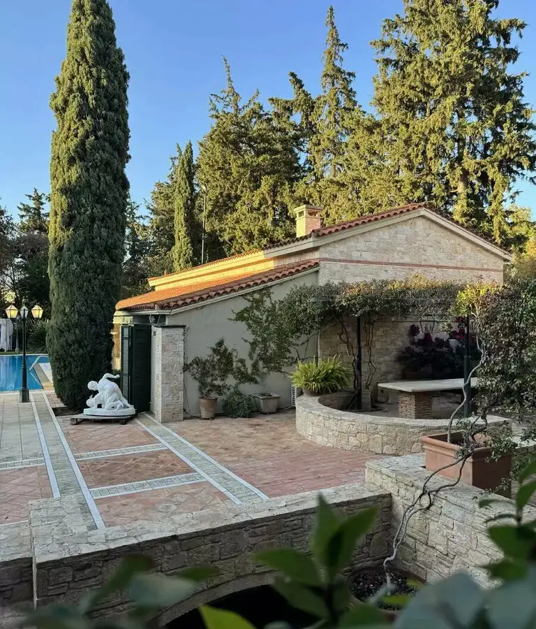Villa Of 837 M² In Athens