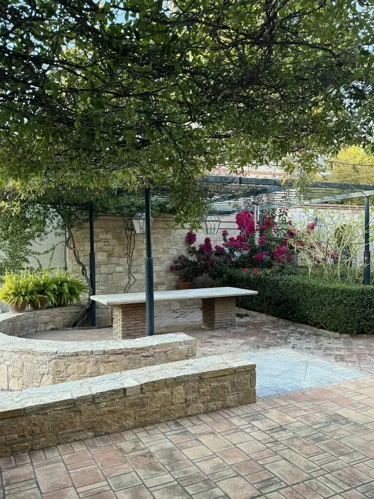 Villa Of 837 M² In Athens