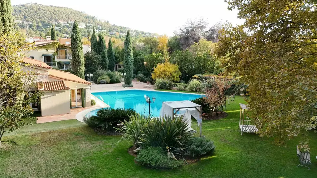 Villa Of 837 M² In Athens