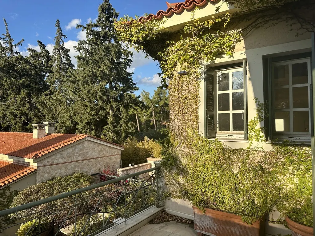Villa Of 837 M² In Athens