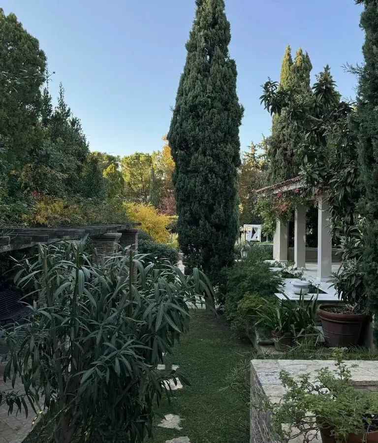 Villa Of 837 M² In Athens