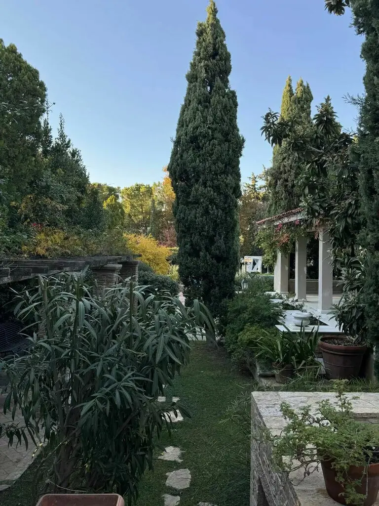 Villa Of 837 M² In Athens