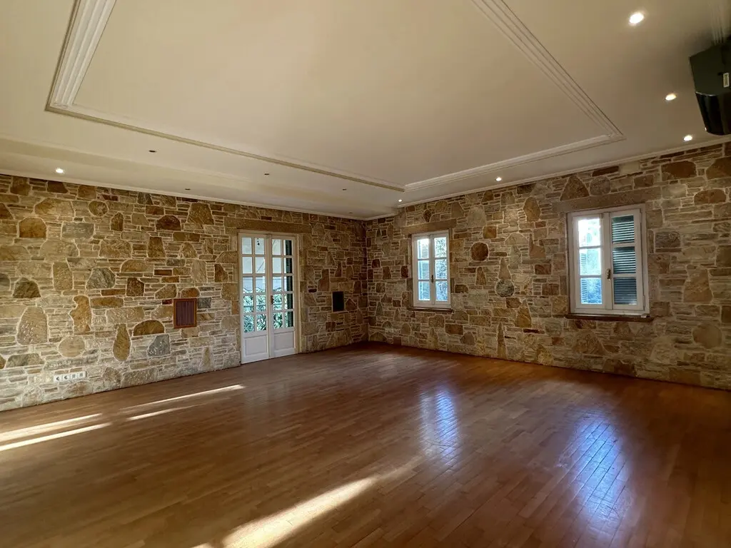 Villa Of 837 M² In Athens