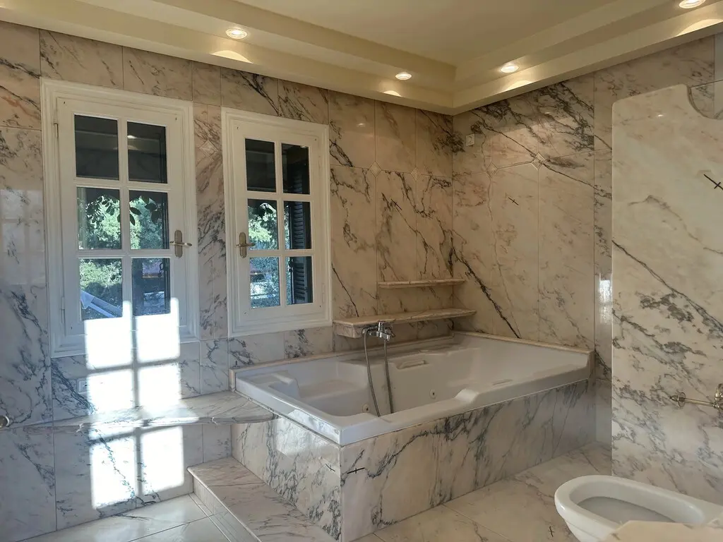 Villa Of 837 M² In Athens