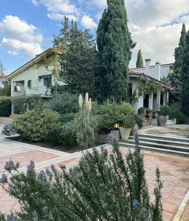 Villa Of 837 M² In Athens
