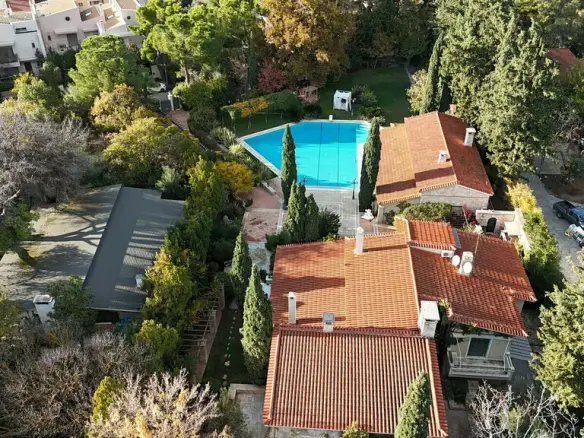 Villa Of 837 M² In Athens